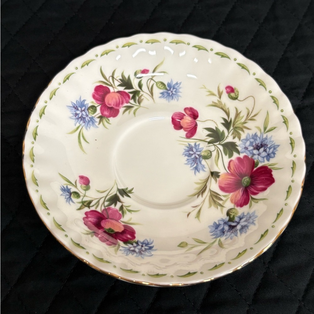 Royal Albert Bone China Flower of the Month August Poppy Teacup & Saucer - Picture 5 of 14